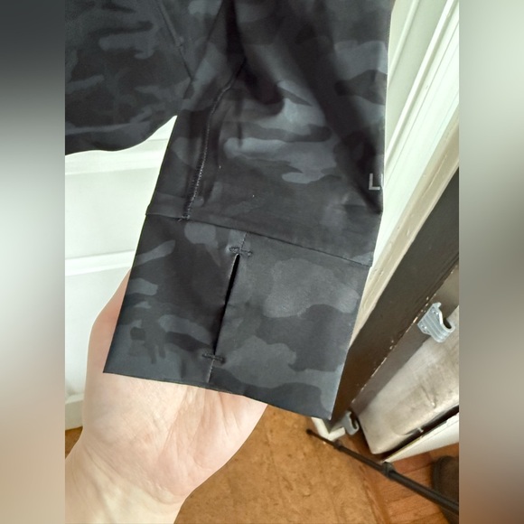 Lululemon Women’s Incognito Camo Multi Gray Mist Over Windbreaker - Size 8 - Picture 3 of 9